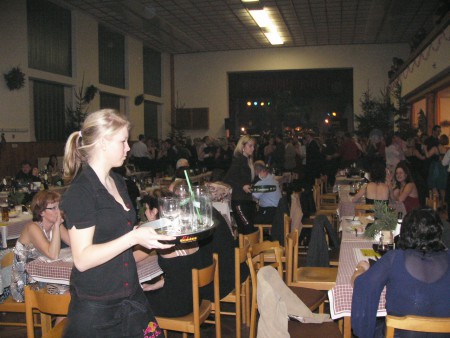 Myslivecký ples ve sportovní hale v Hněvčevsi - leden 2011