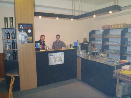 Horní bar a koktejl bar po rekonstrukci ve sportovní hale v Hněvčevsi - plesová sezóna 2012.